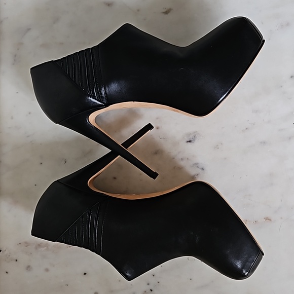 BRIAN ATWOOD: NWT black leather platform ankle boots - Picture 4 of 8